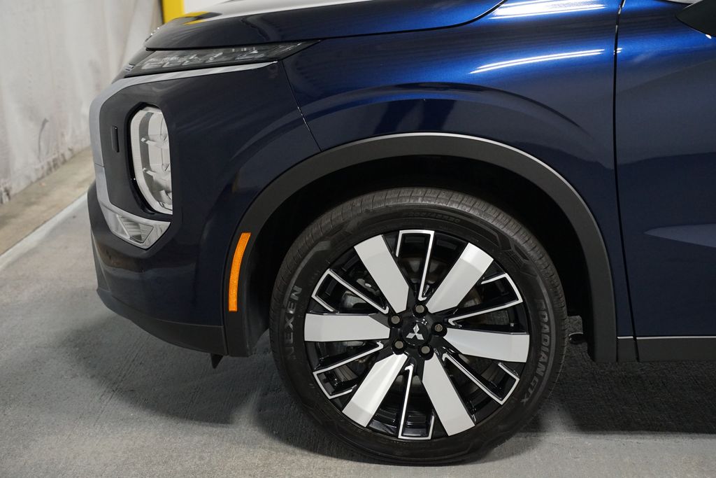 Thumbnail: 2025 Mitsubishi Outlander - 5