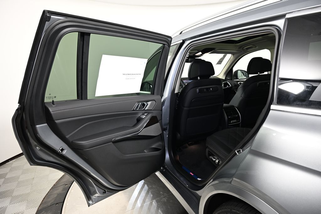Thumbnail: 2026 BMW X7 - 23