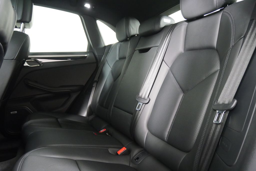 Thumbnail: 2022 Porsche Macan - 15