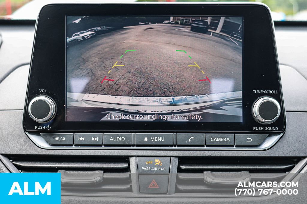 Used 2022 White Nissan 2.5 SR image 34