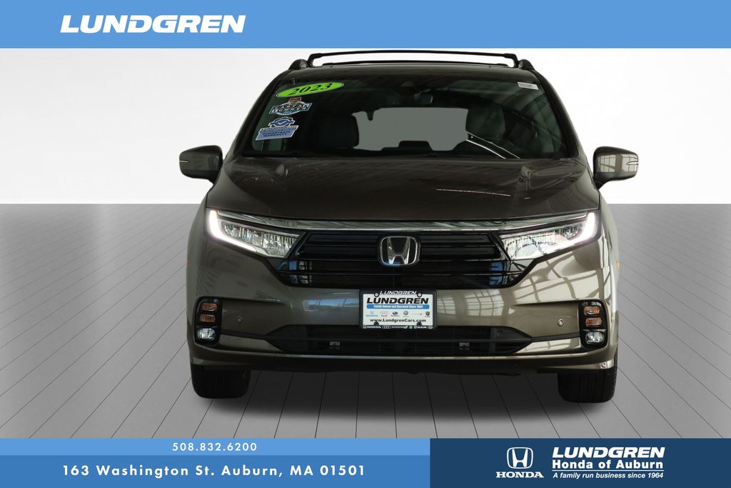 2023 Honda Odyssey Touring photo 2
