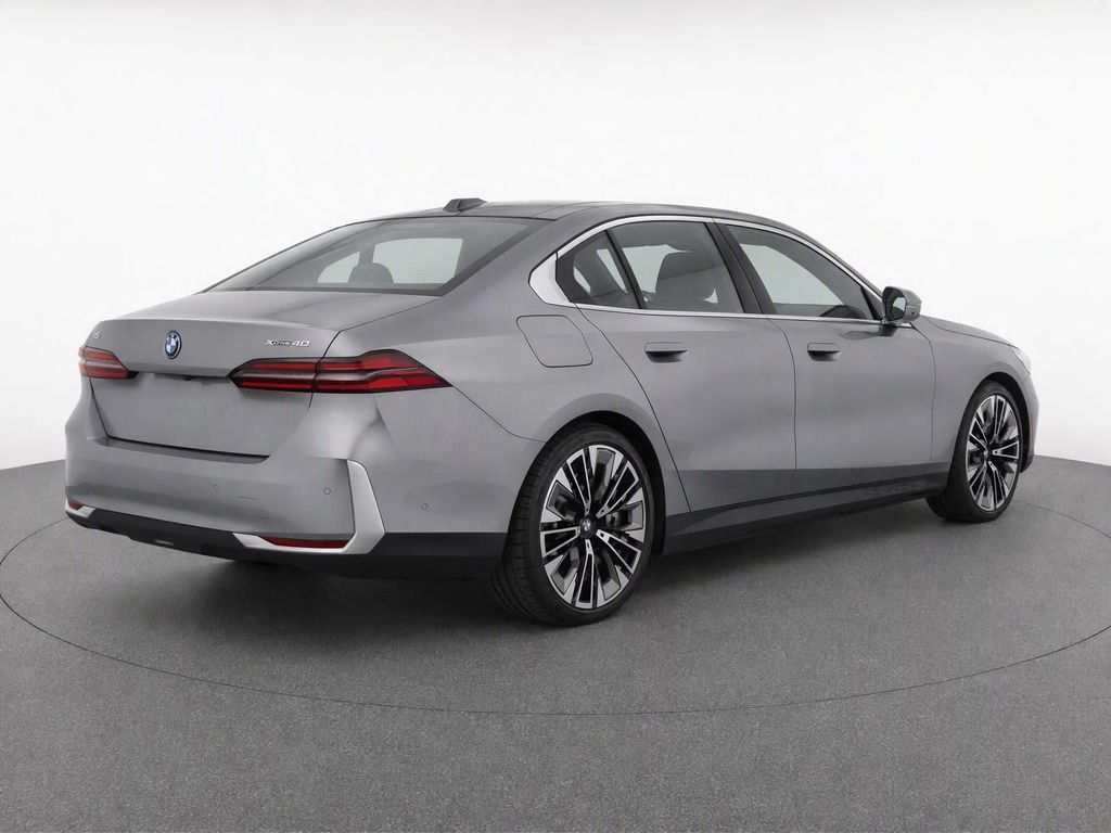 Thumbnail: 2026 BMW i5 - 5