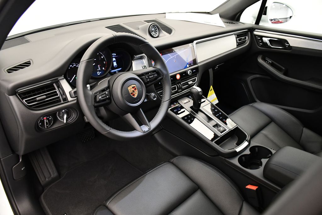 Thumbnail: 2026 Porsche Macan - 4