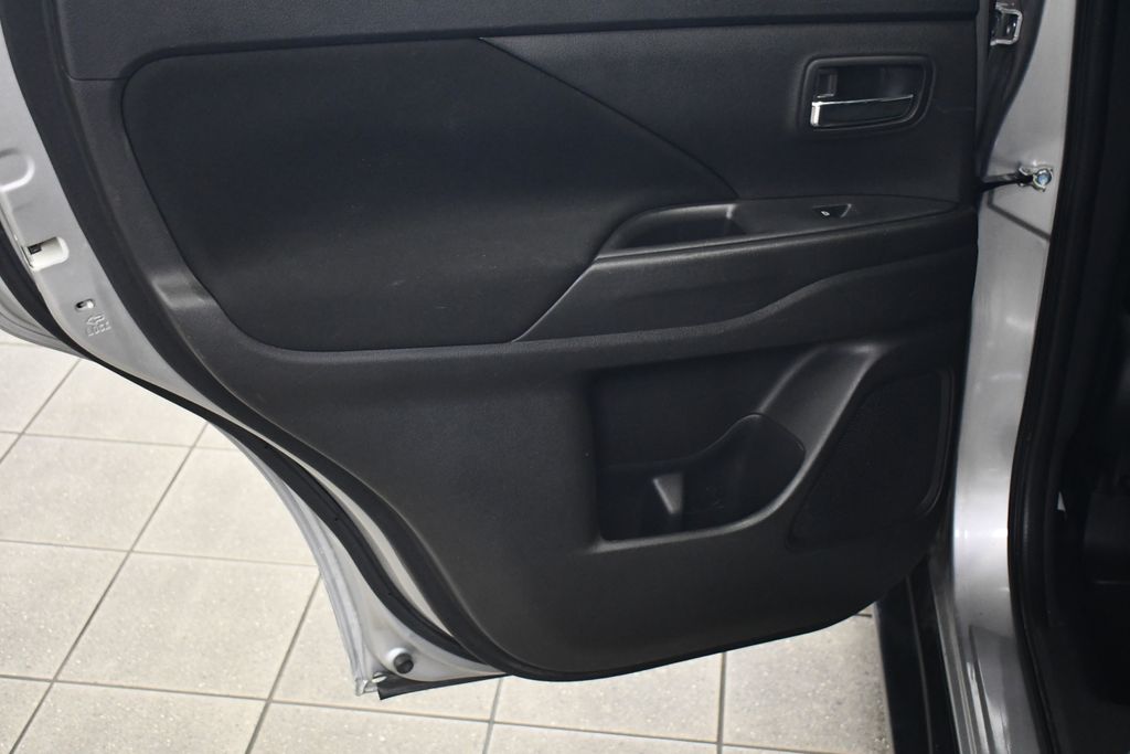 Thumbnail: 2019 Mitsubishi Outlander - 26