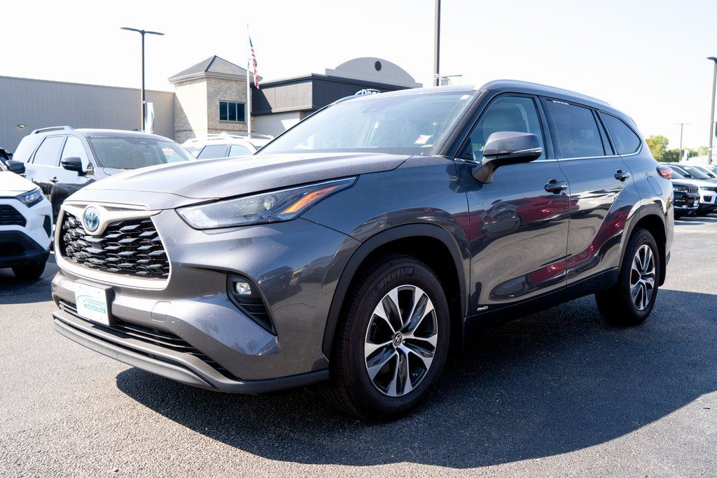 2022 Toyota Highlander Hybrid XLE AWD