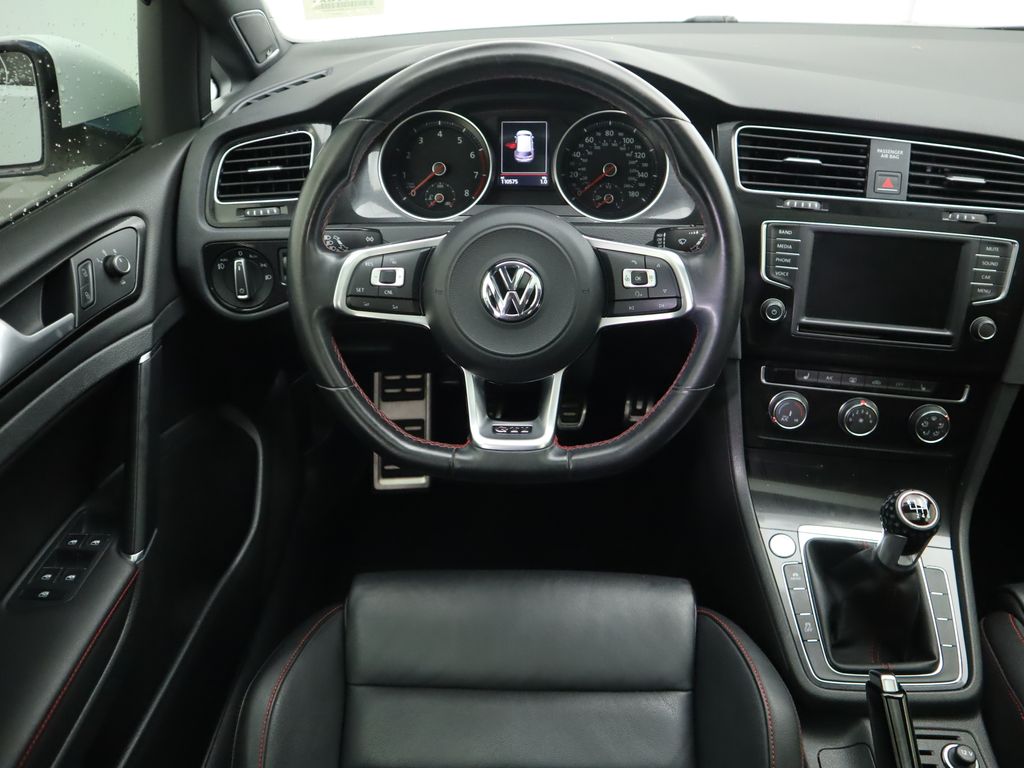 Thumbnail: 2017 Volkswagen Golf - 10