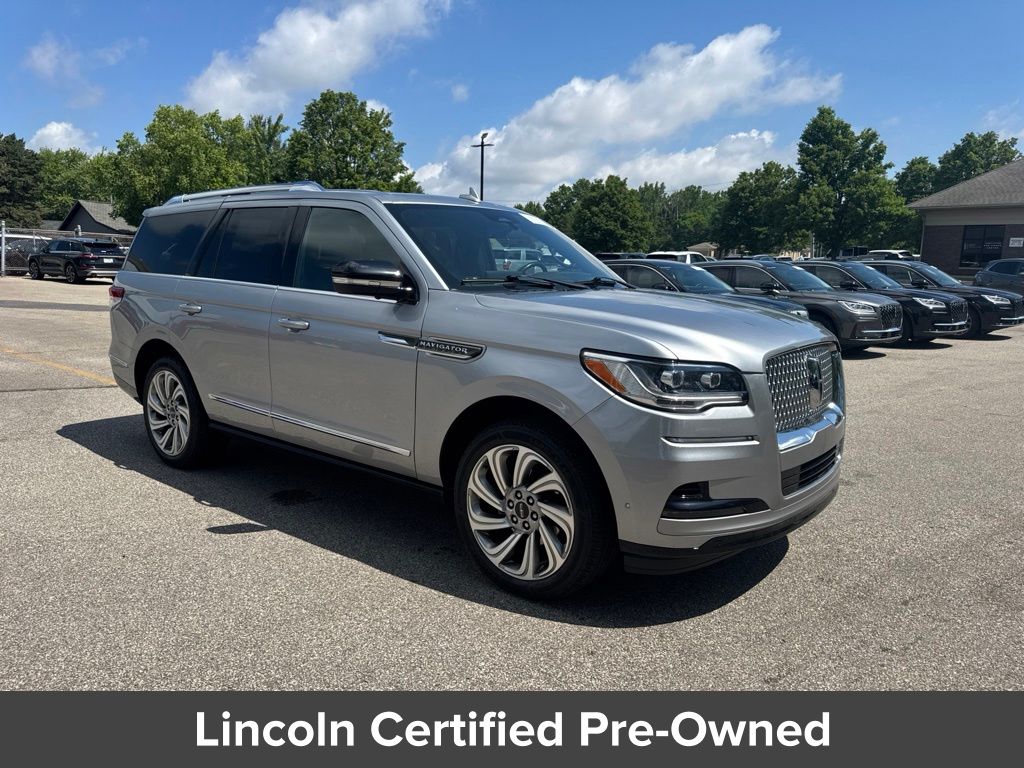 Silver 2022 Lincoln Navigator Reserve 4WD SUV / Crossover Four-Wheel Drive Automatic