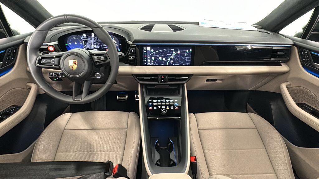 Thumbnail: 2025 Porsche Macan - 16