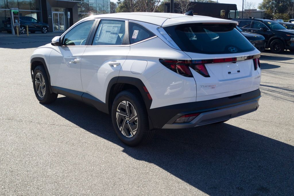 New 2026 White Hyundai Blue SE image 8