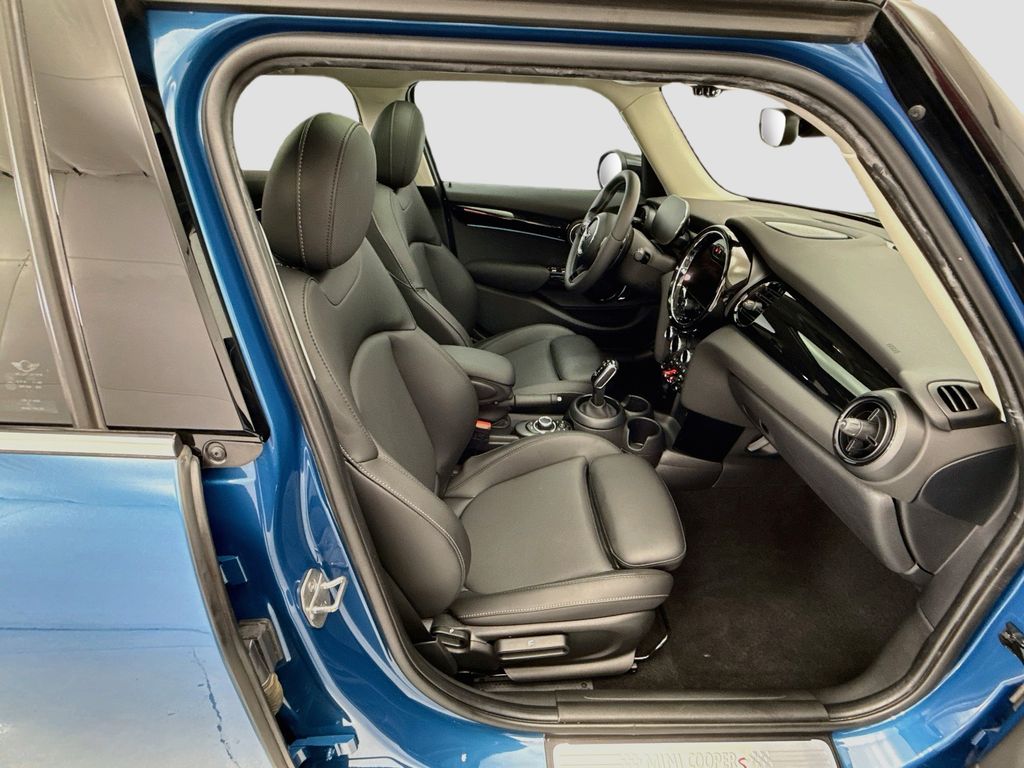 Thumbnail: 2023 MINI Cooper - 23
