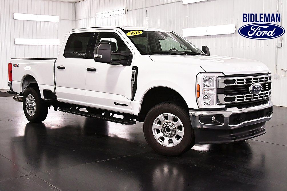 Oxford White 2024 Ford F-350 Super Duty XLT Crew Cab 4WD Pickup Truck Four-Wheel Drive Automatic