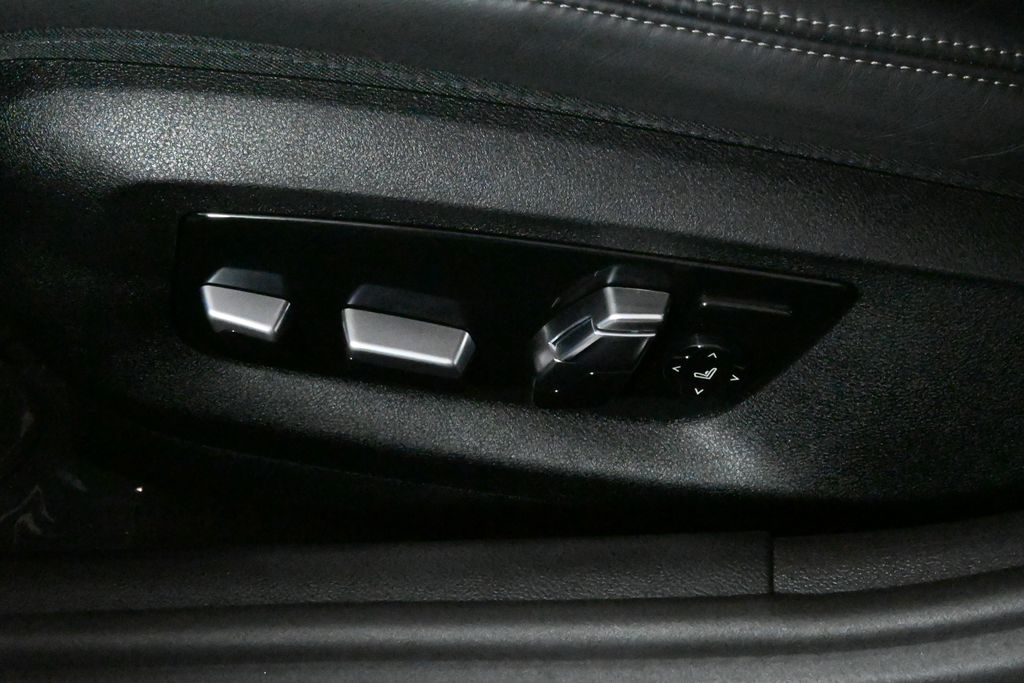 Thumbnail: 2023 BMW 5 Series - 28
