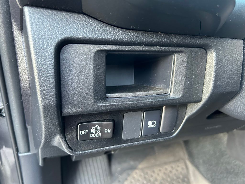 Thumbnail: 2019 Toyota Tacoma - 16