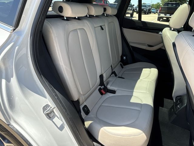 Used 2019 White BMW xDrive28i image 32