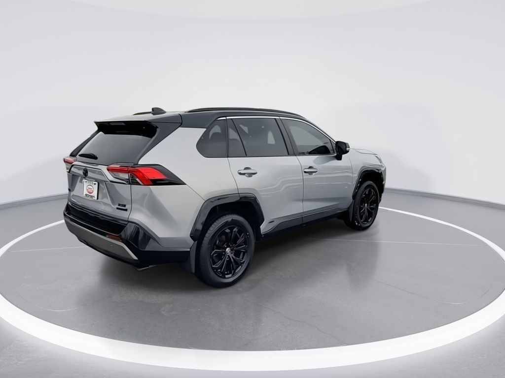 2022 Toyota RAV4 XSE 8