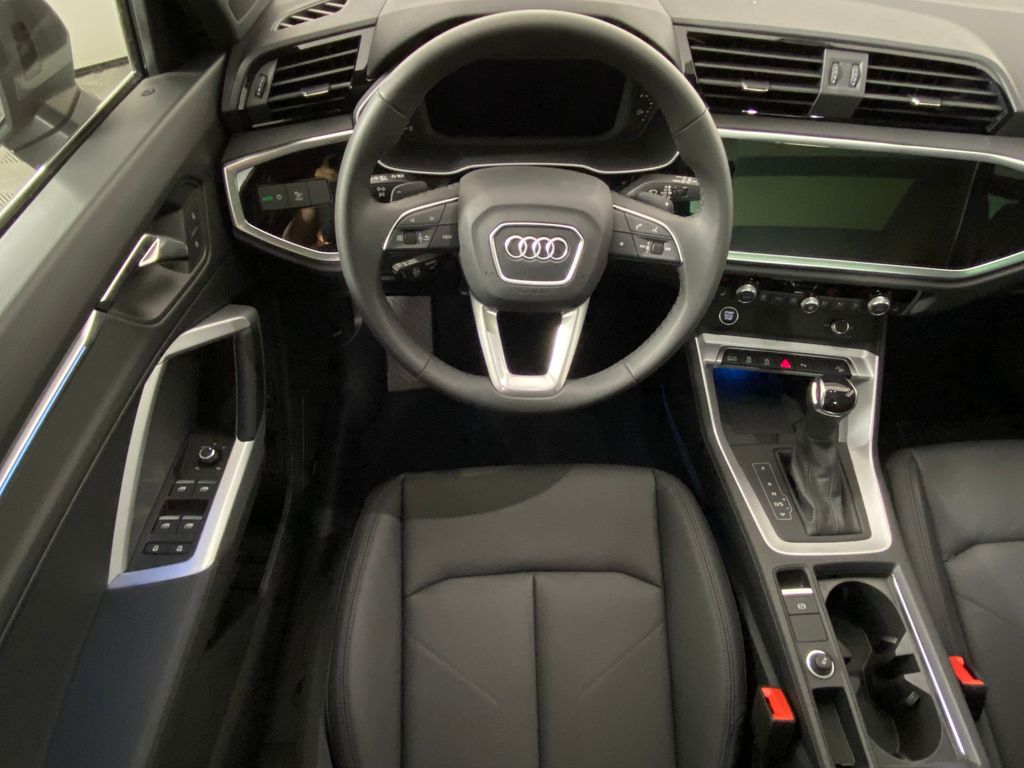 Thumbnail: 2025 Audi Q3 - 12