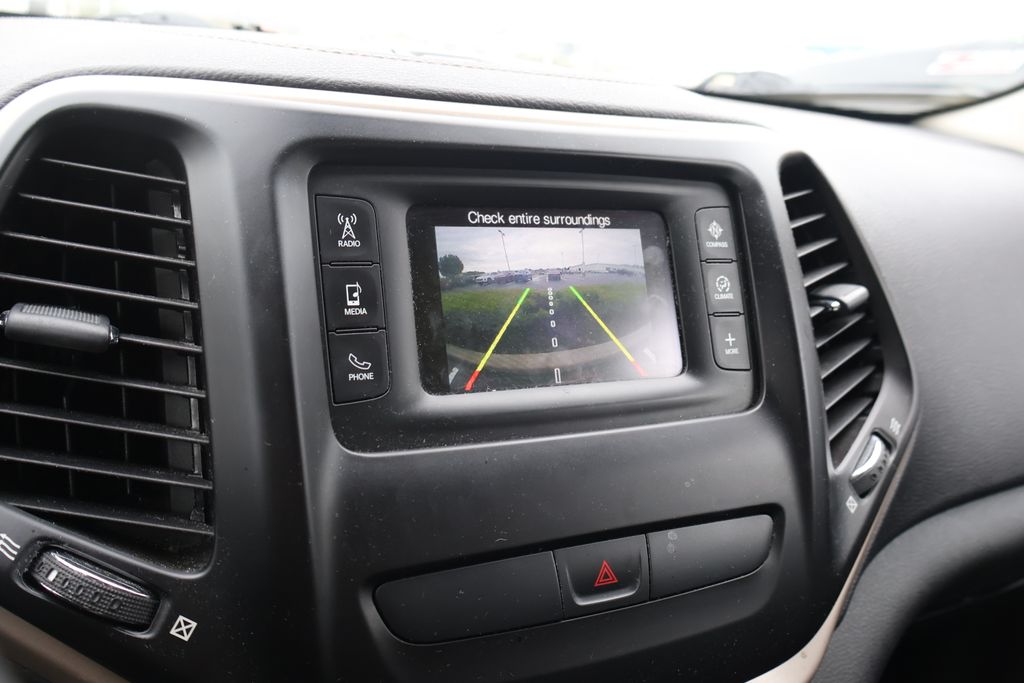Thumbnail: 2015 Jeep Cherokee - 24