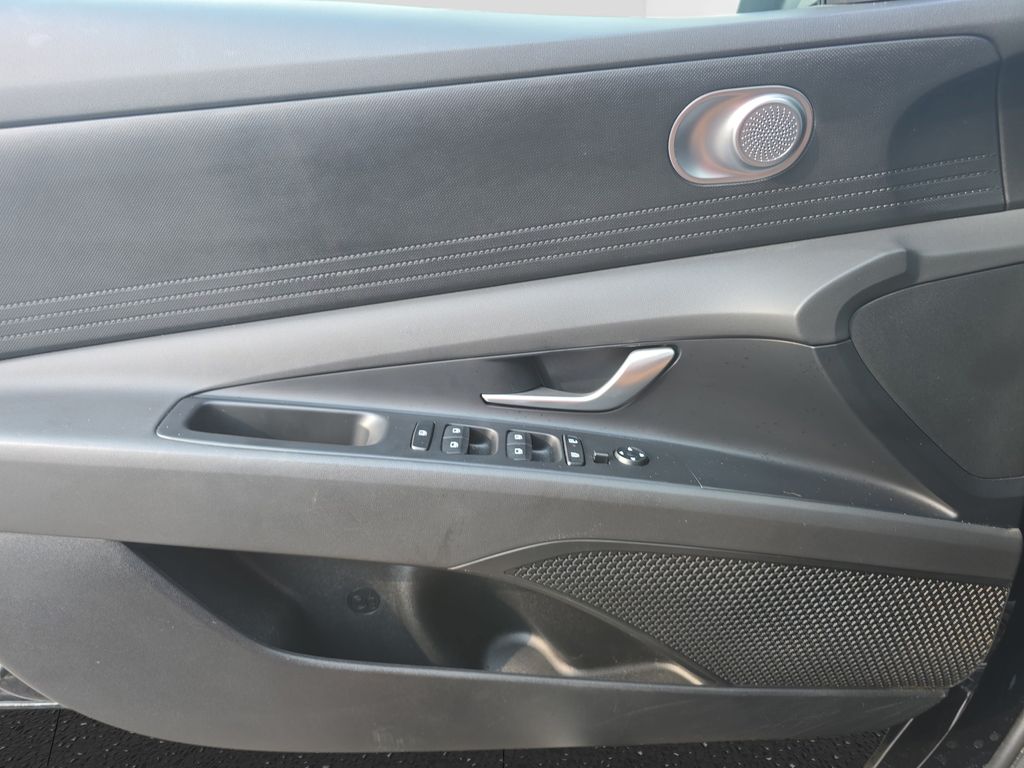 Used 2026 Hyundai Elantra Hybrid Sedan