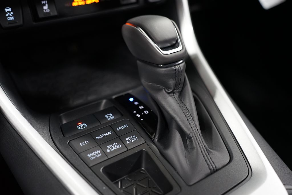 2025 Toyota RAV4 XLE Premium 21