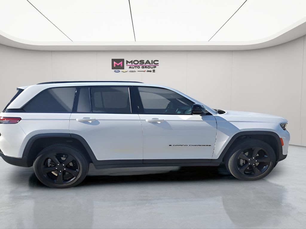 Used 2024 Jeep Grand Cherokee Altitude with VIN 1C4RJHAG8RC715604 for sale in Zumbrota, Minnesota