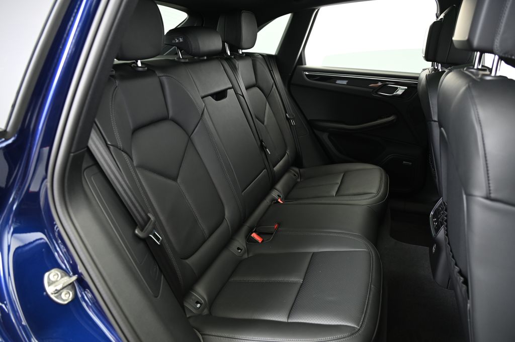 Thumbnail: 2025 Porsche Macan - 23