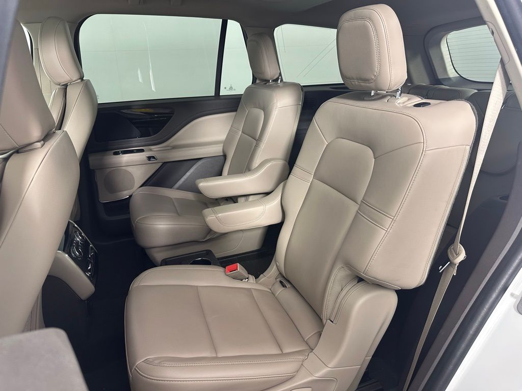 Thumbnail: 2022 Lincoln Aviator - 26