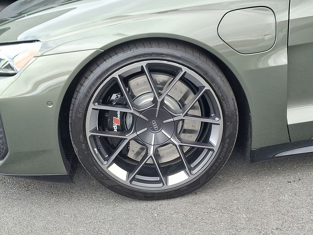 Thumbnail: 2025 Audi RS e-tron GT - 8