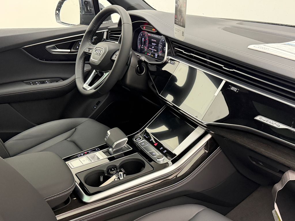 Thumbnail: 2026 Audi Q7 - 8
