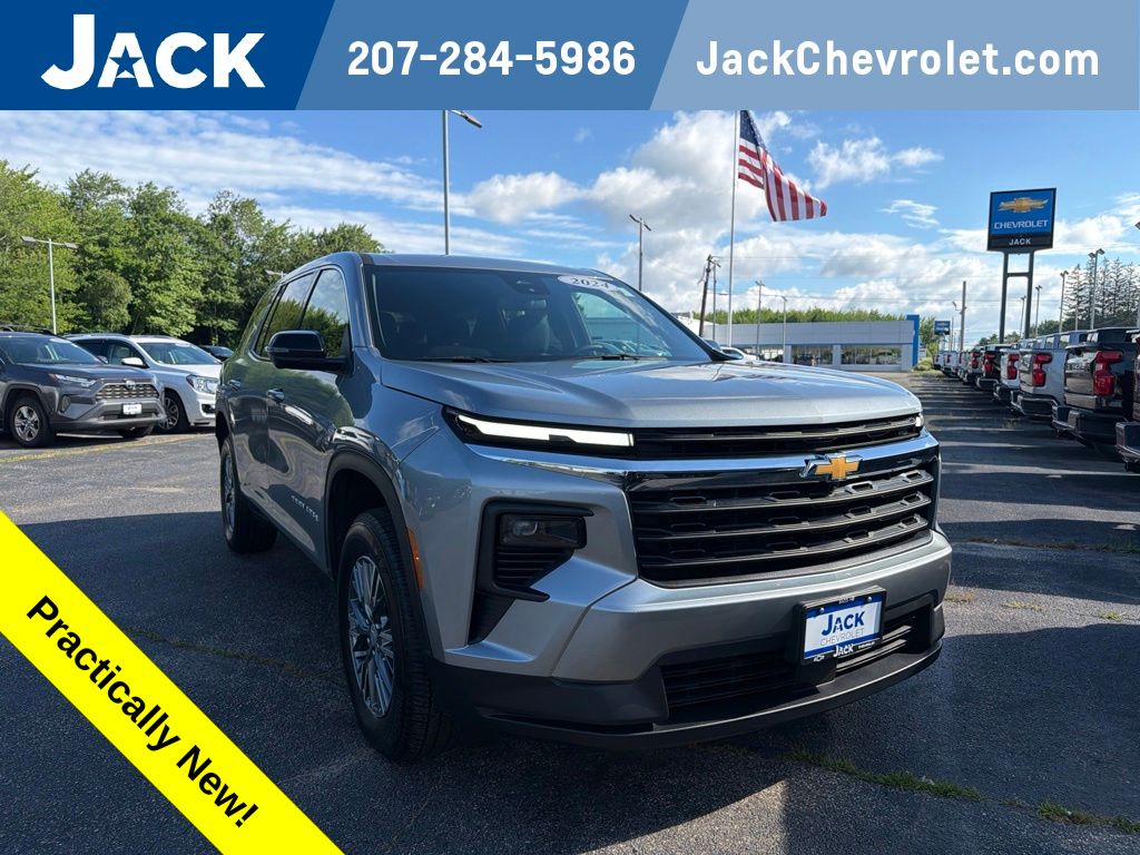 Sterling Gray Metallic 2024 Chevrolet Traverse SUV / Crossover Four-Wheel Drive 8-Speed Automatic