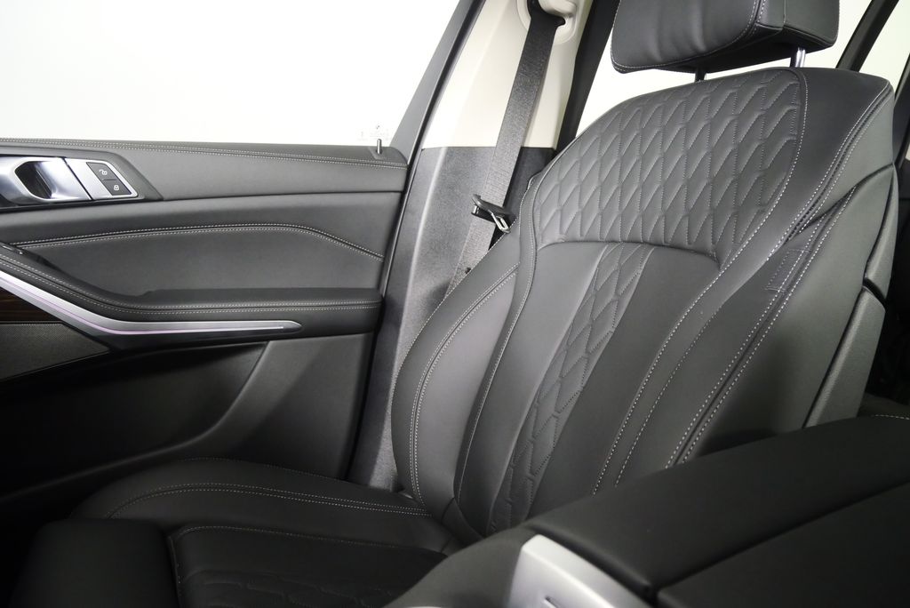 Thumbnail: 2024 BMW X7 - 28