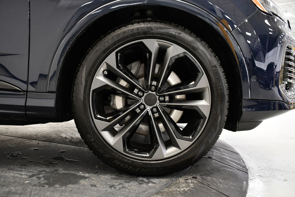 Thumbnail: 2026 Audi Q7 - 16