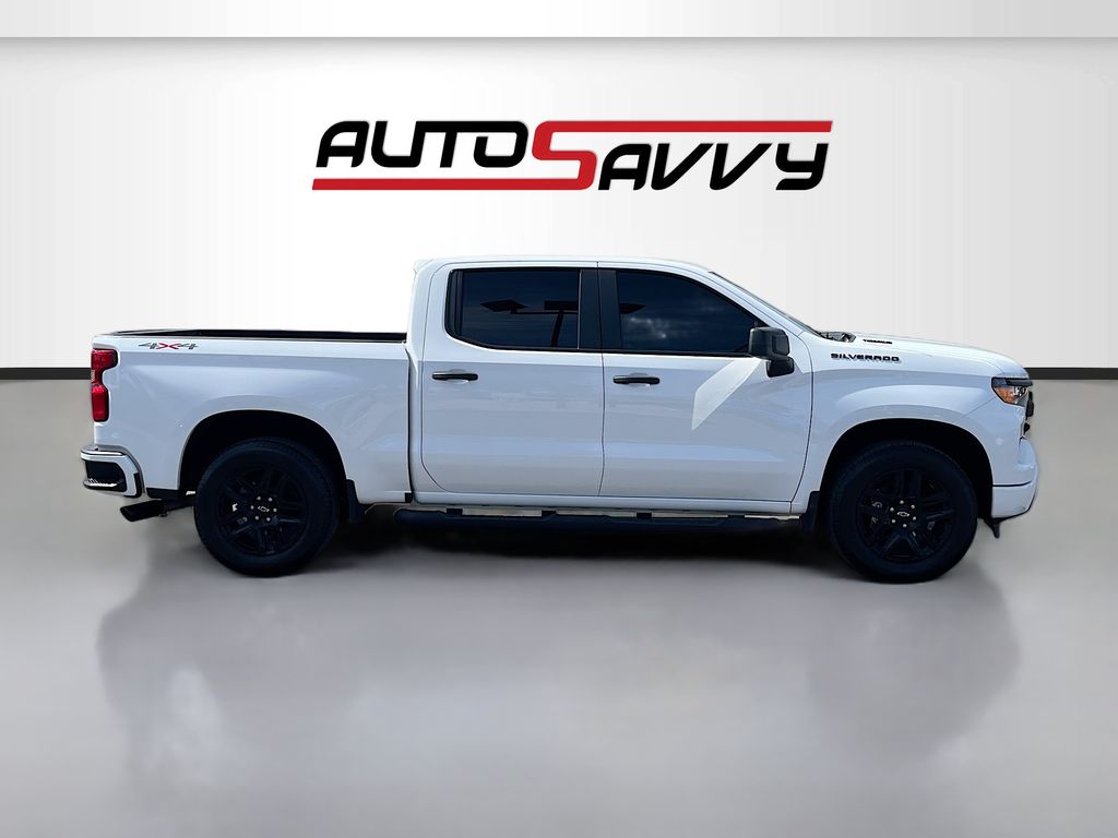Used 2025 White Chevrolet Custom image 8