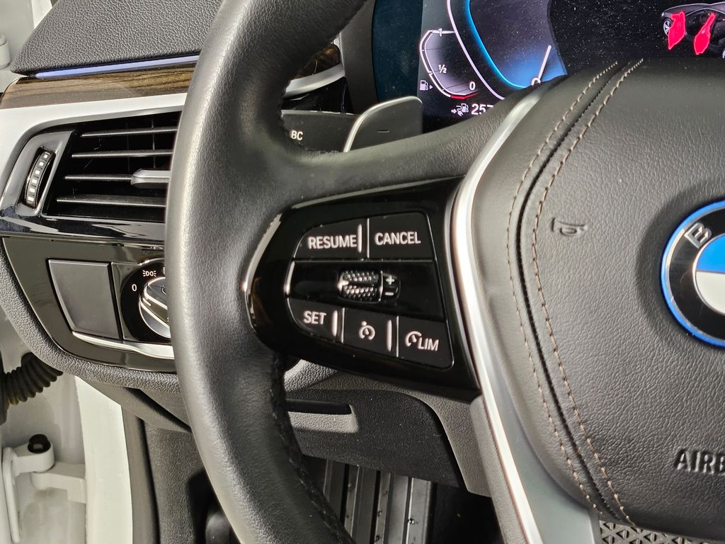 Thumbnail: 2023 BMW 5 Series - 30