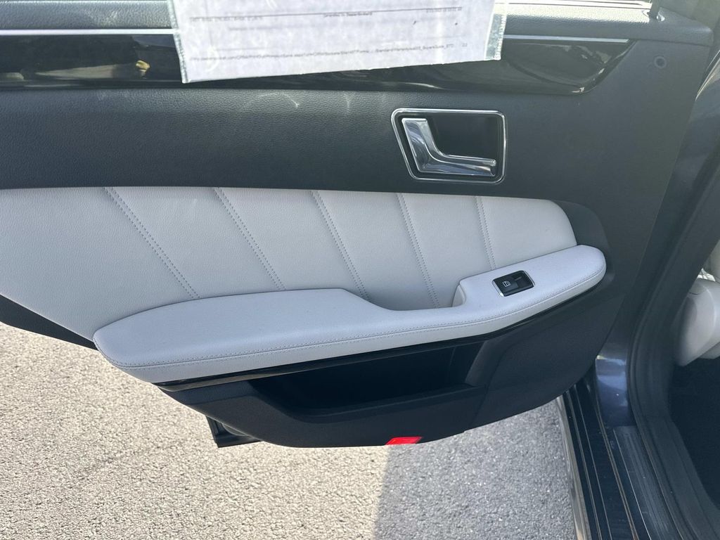 Thumbnail: 2011 Mercedes-Benz E-Class - 30