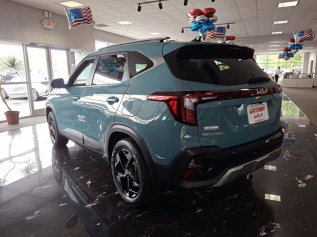 2026 Kia Seltos EX - Photo 2