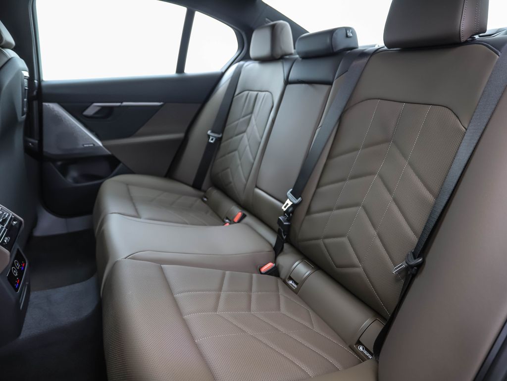 Thumbnail: 2026 BMW 5 Series - 22