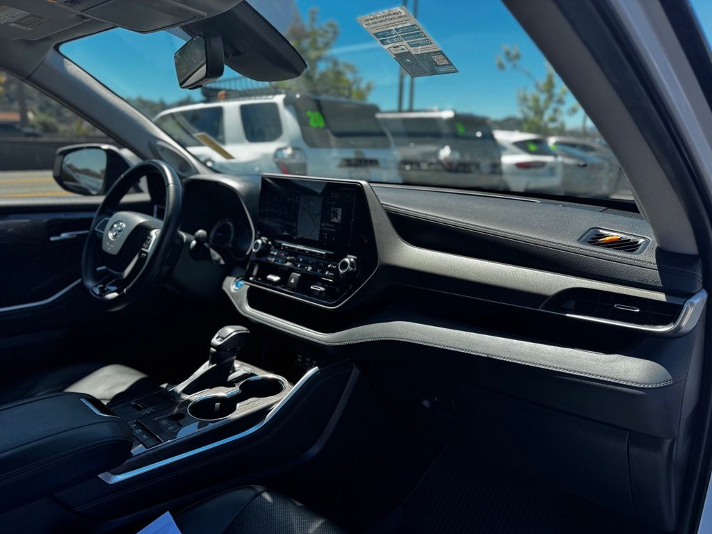 Used 2022 Toyota Highlander Hybrid SUV