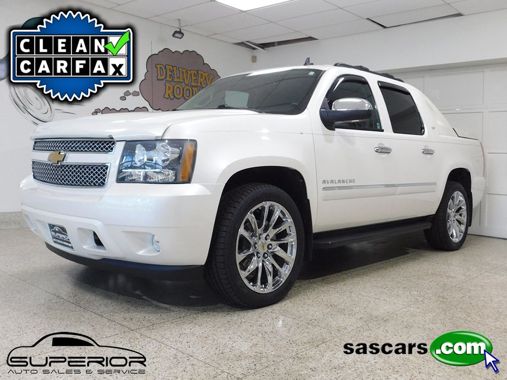 White Diamond Tricoat 2012 Chevrolet Avalanche Pickup Truck Four-Wheel Drive Automatic