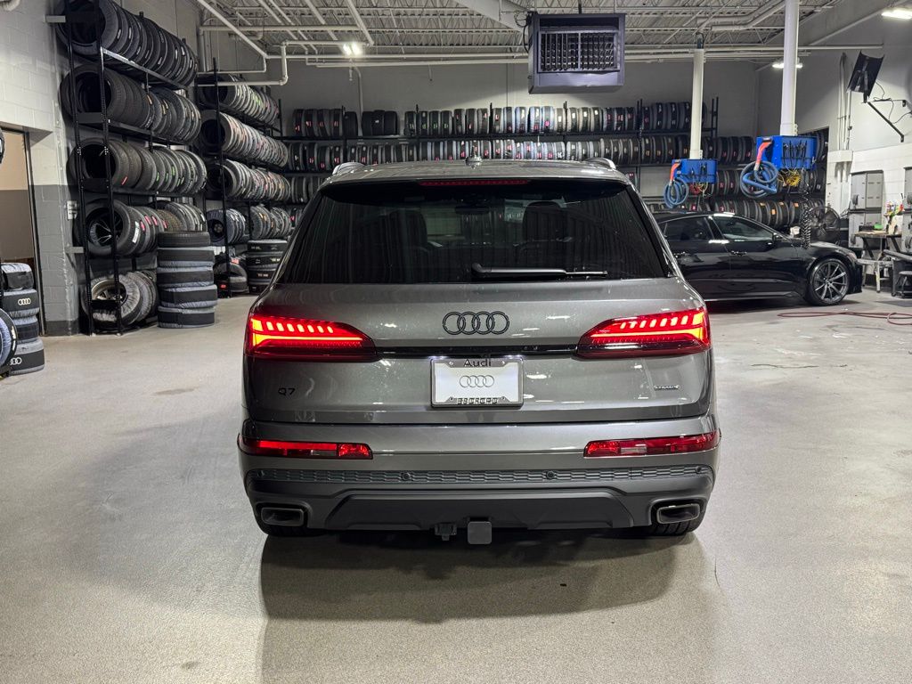 Thumbnail: 2026 Audi Q7 - 5