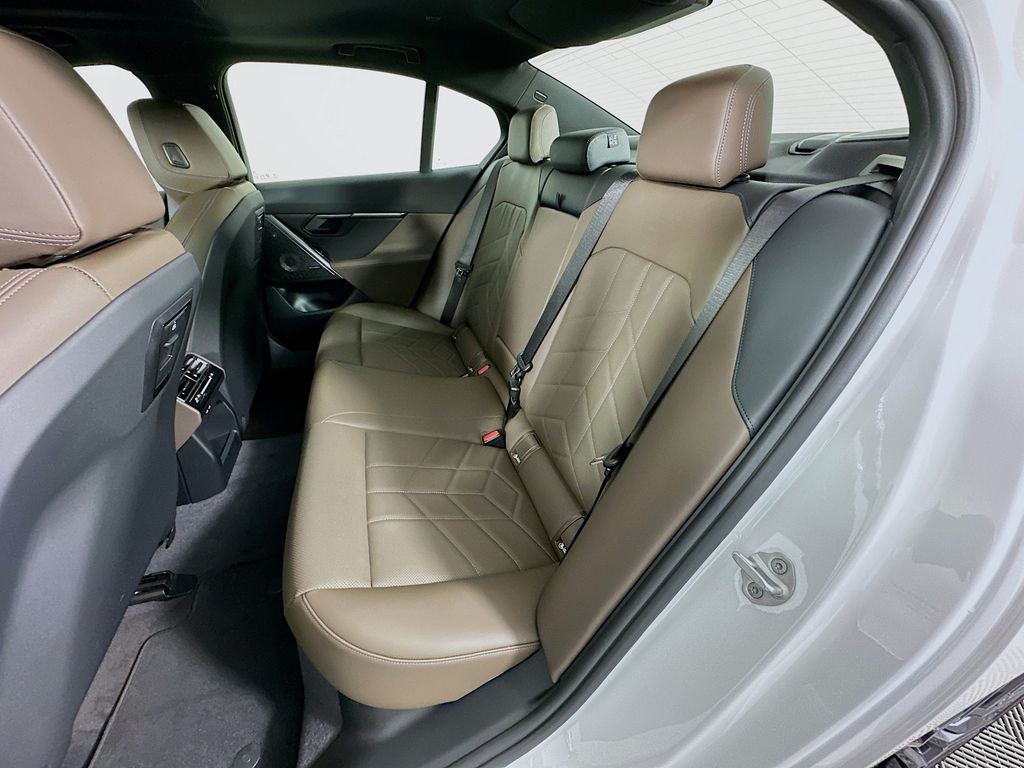 Thumbnail: 2026 BMW i5 - 17