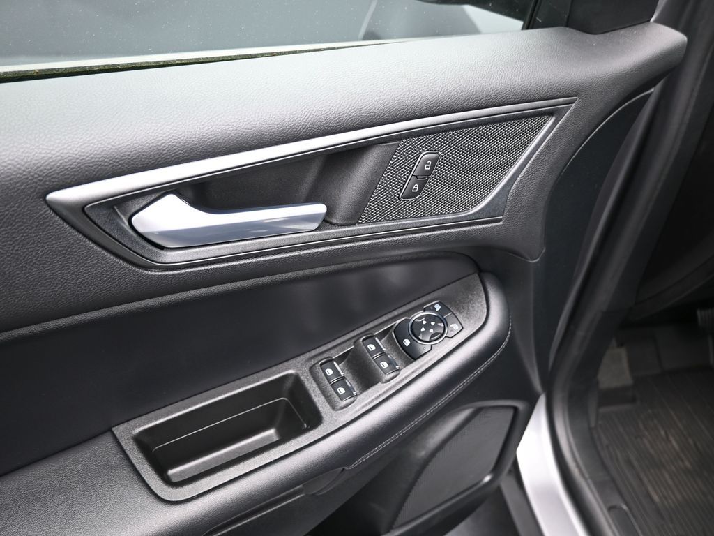 2023 Ford Edge SE