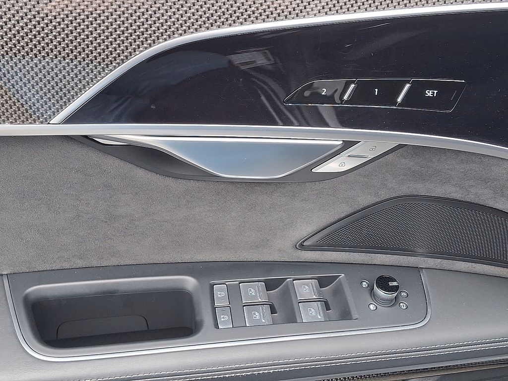 Thumbnail: 2022 Audi S8 - 12