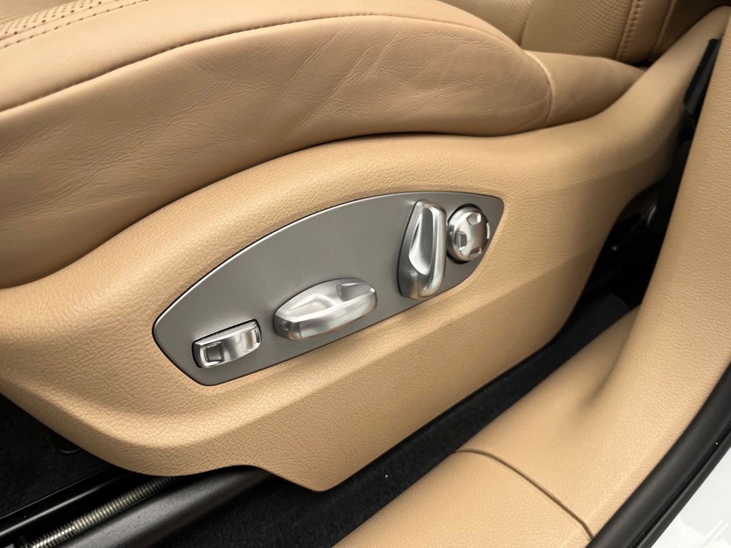 Thumbnail: 2026 Porsche Macan - 24