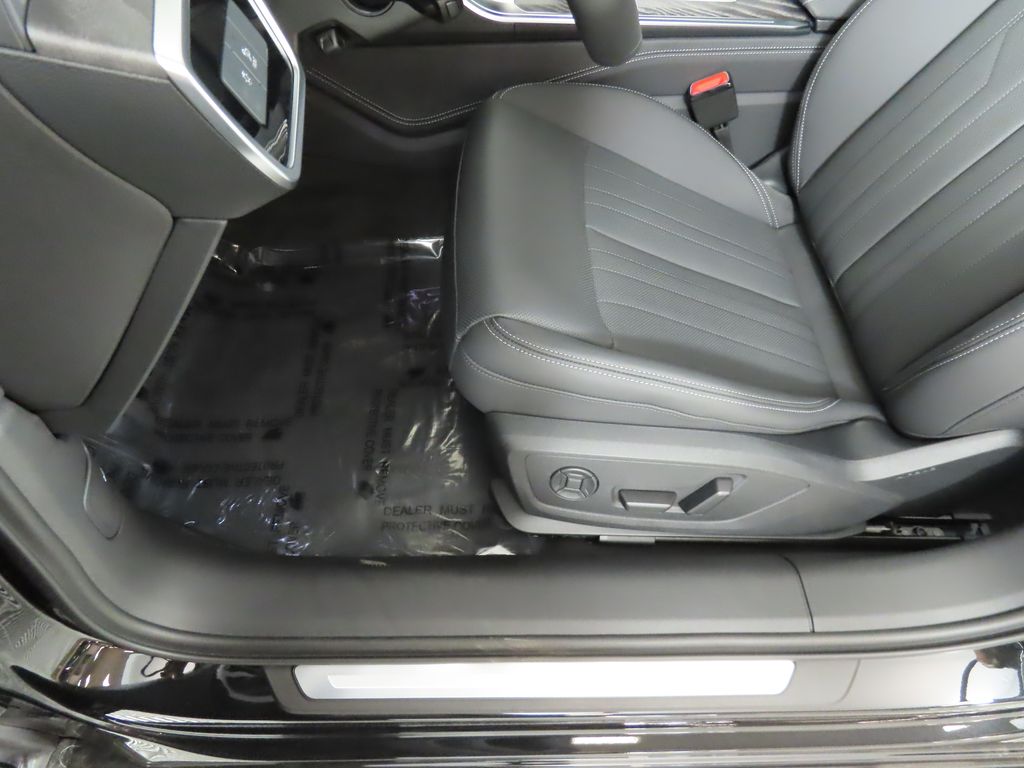 Thumbnail: 2025 Audi A6 - 32