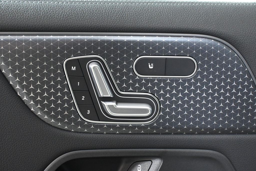 Thumbnail: 2025 Mercedes-Benz GLA - 23