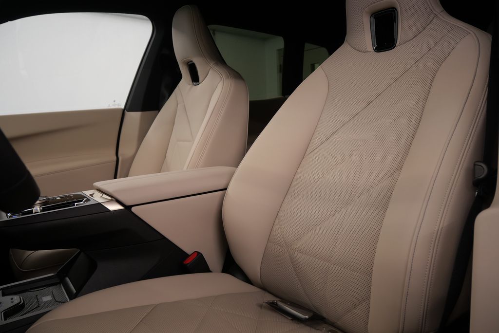 2025 BMW iX xDrive50 12