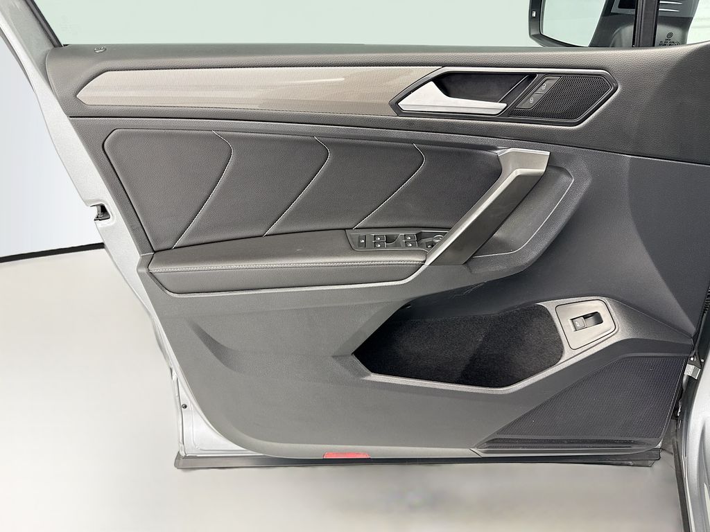 Thumbnail: 2022 Volkswagen Tiguan - 22