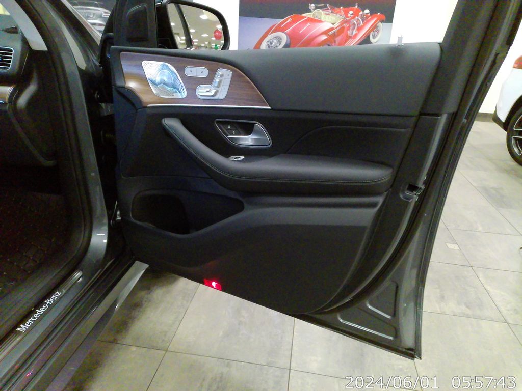 Thumbnail: 2026 Mercedes-Benz GLE - 32