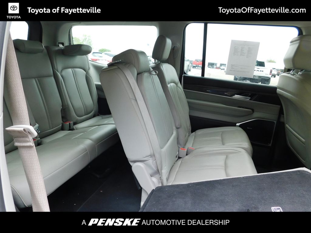 Thumbnail: 2022 Jeep Wagoneer - 5