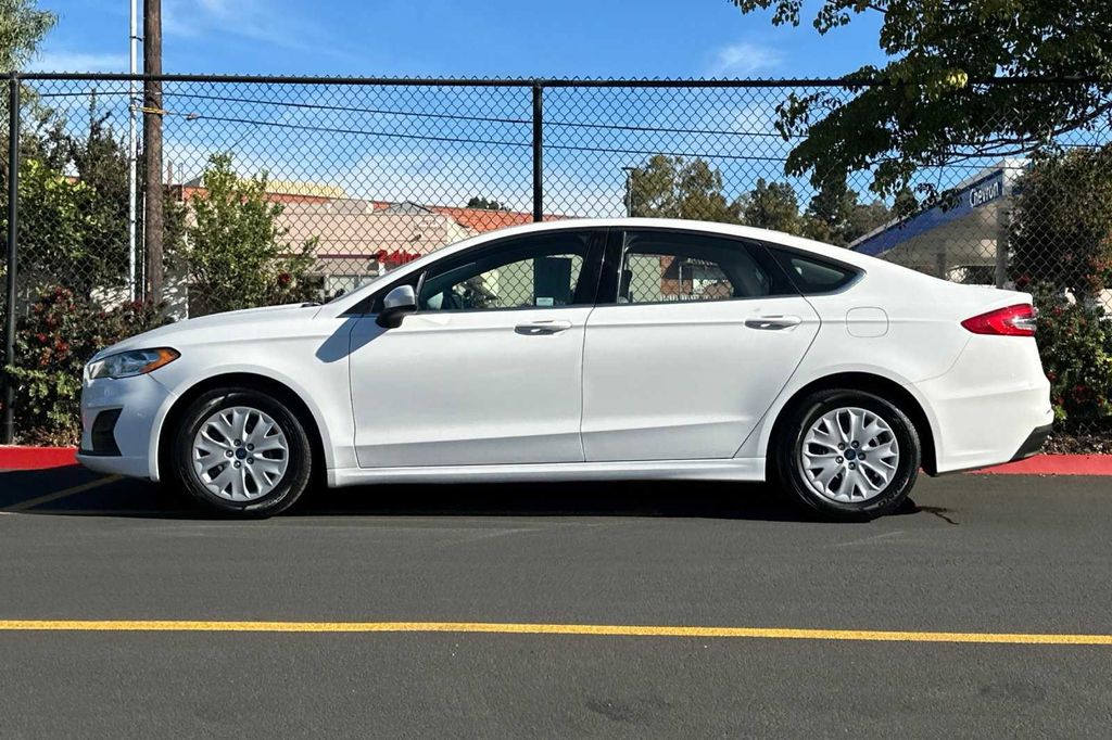 2019 Ford Fusion S 9